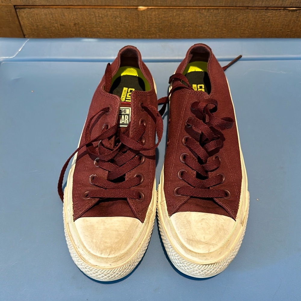 Converse Chuck Taylor II with Lunarlon soles size 8 Maroon
